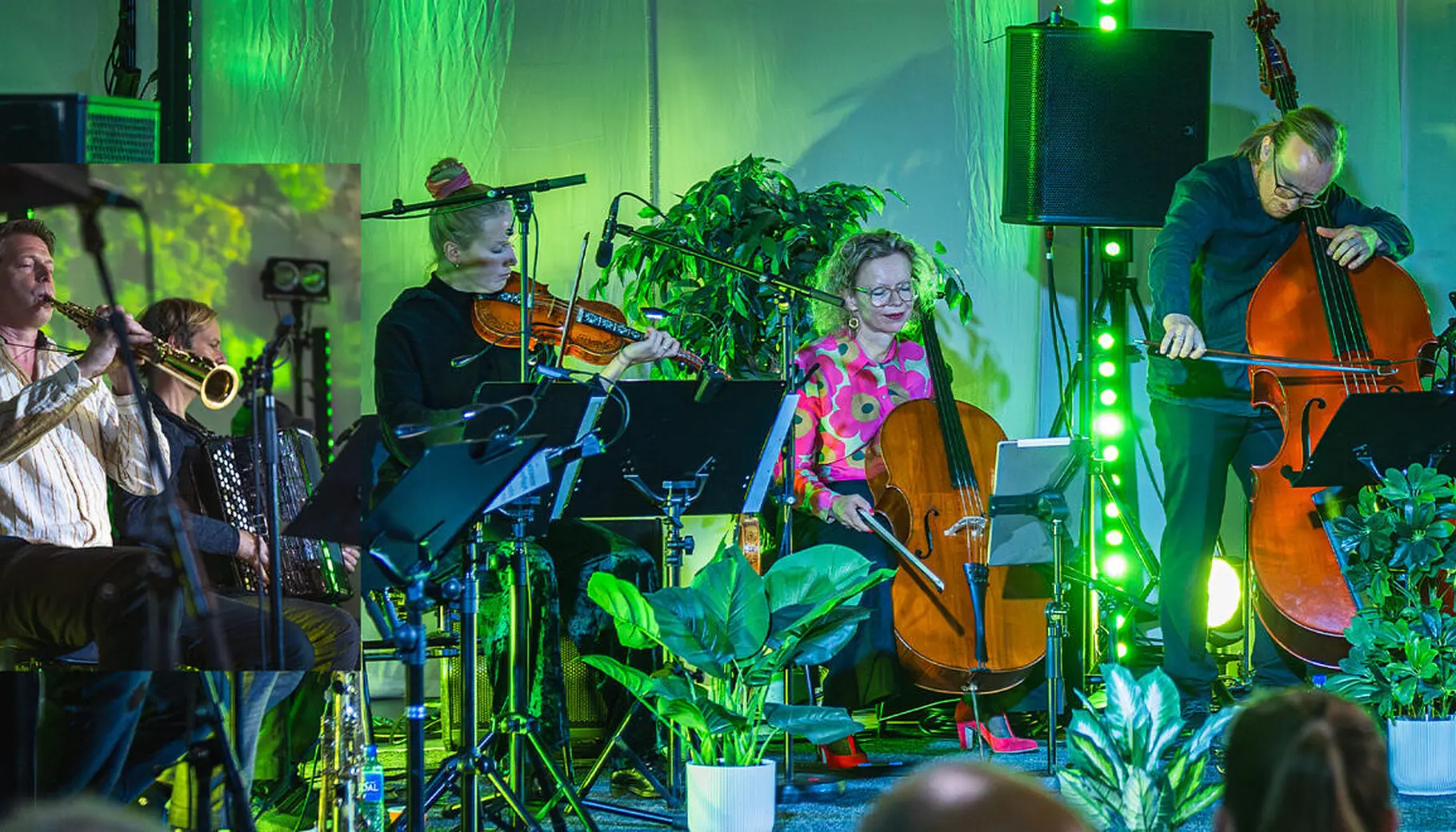 Sigurd Hole – kontrabass, Torben Snekkestad – saksofon, Frode Haltli – akkordeon, Helga Myhr -hardingfele, Tanja Orning – cello, Håkon Aase – fiolin, Knut Kvifte Nesheim – slagverk. Foto: Istad Kraft Sigurd Hole – kontrabass, Torben Snekkestad – saksofon, Frode Haltli – akkordeon, Helga Myhr -hardingfele, Tanja Orning – cello, Håkon Aase – fiolin, Knut Kvifte Nesheim – slagverk. Foto: Istad Kraft