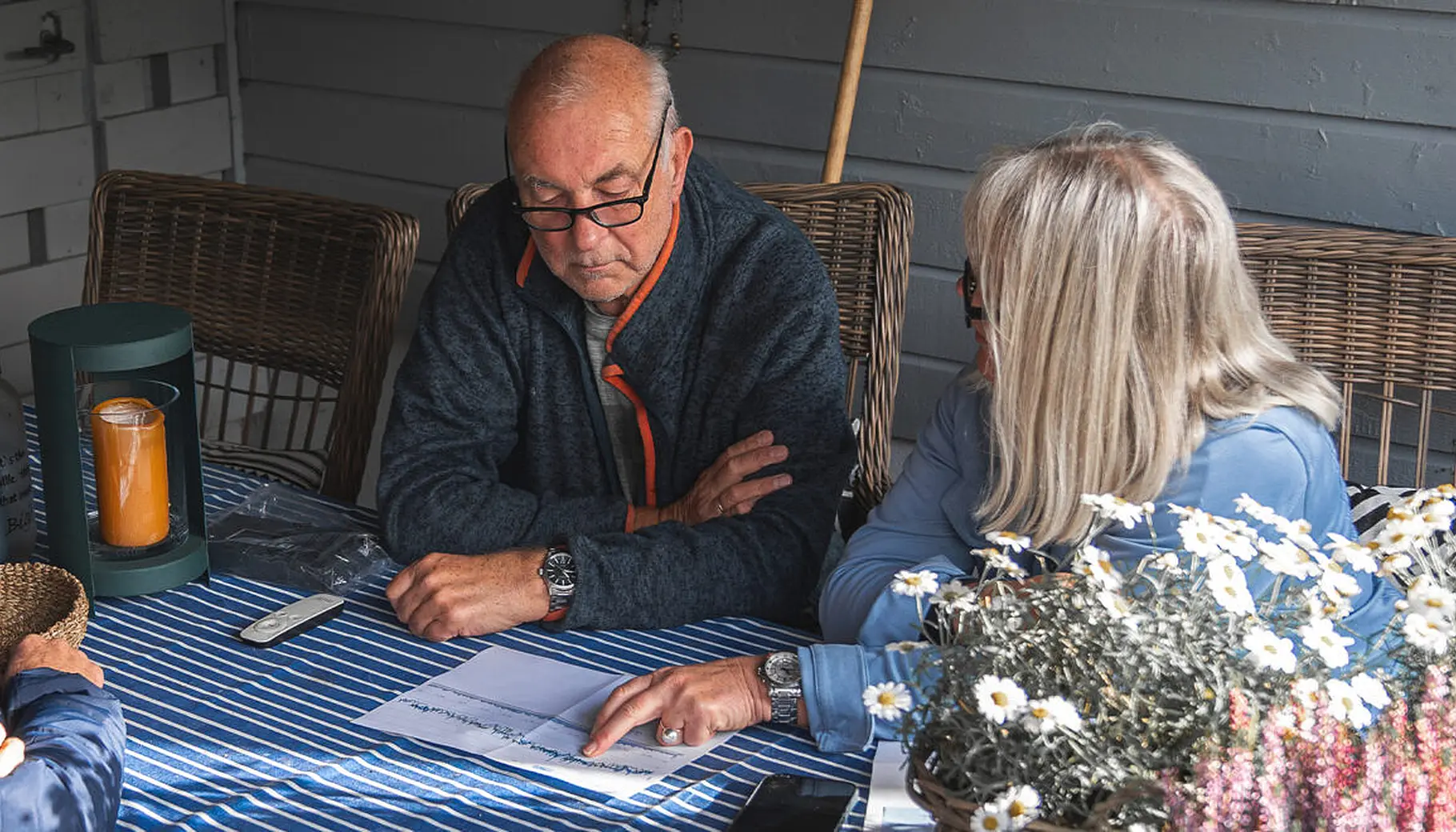 Anne fra Istad Kraft og Thore går gjennom forbrukshistorikken. Anne fra Istad Kraft og Thore går gjennom forbrukshistorikken.